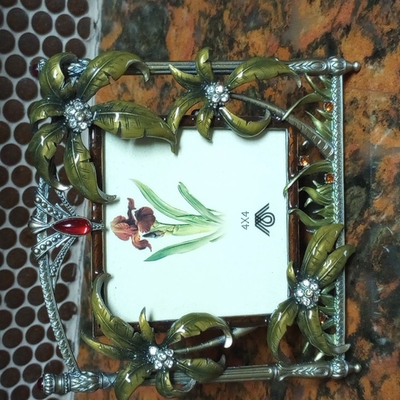 Picture Frame 4 x 4 FREE With $30 Purchase - Picture 4 of 12